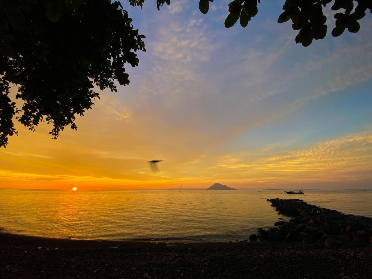 Murex Dive Resort Manado Exterior foto